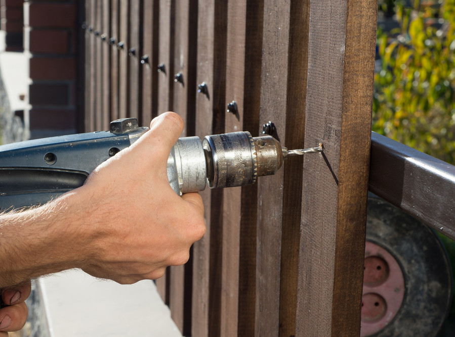 Fence installation service