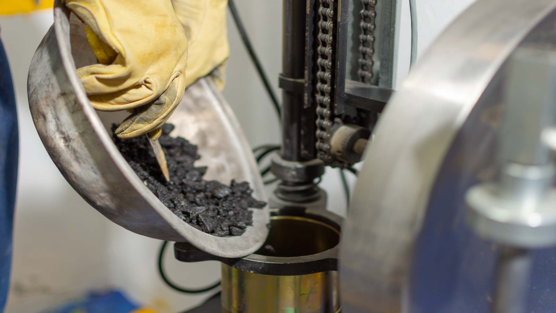 Hands,With,Protective,Industrial,Gloves,Pouring,Asphalt,Into,A,Geological