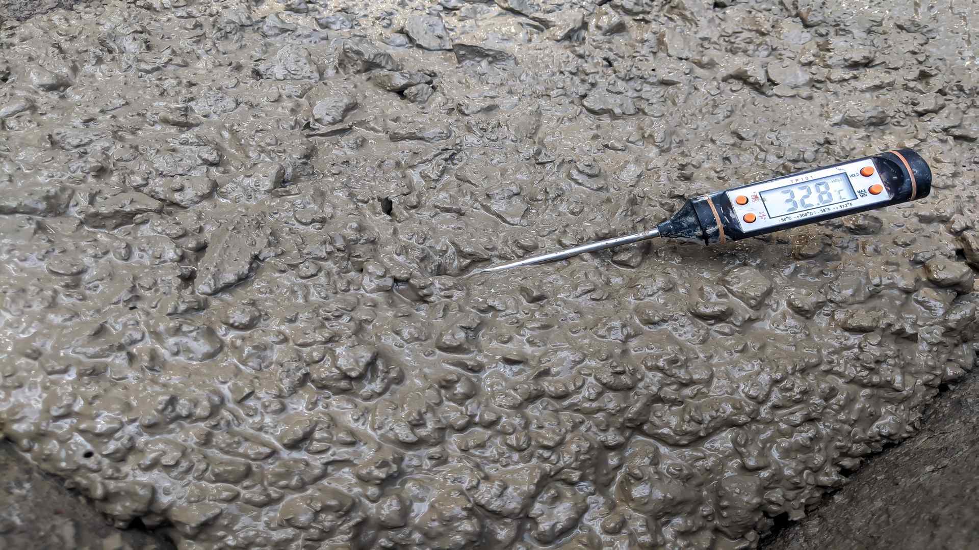 Concrete,Temperature,Checking,In,Laboratory,,Checking,The,Temperature,Of,Fresh