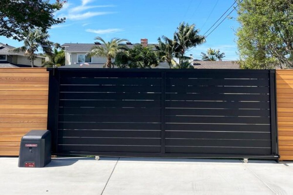 How to Pick the Best Aluminum Fence Layout for Privacy, Safety and Property Lines
