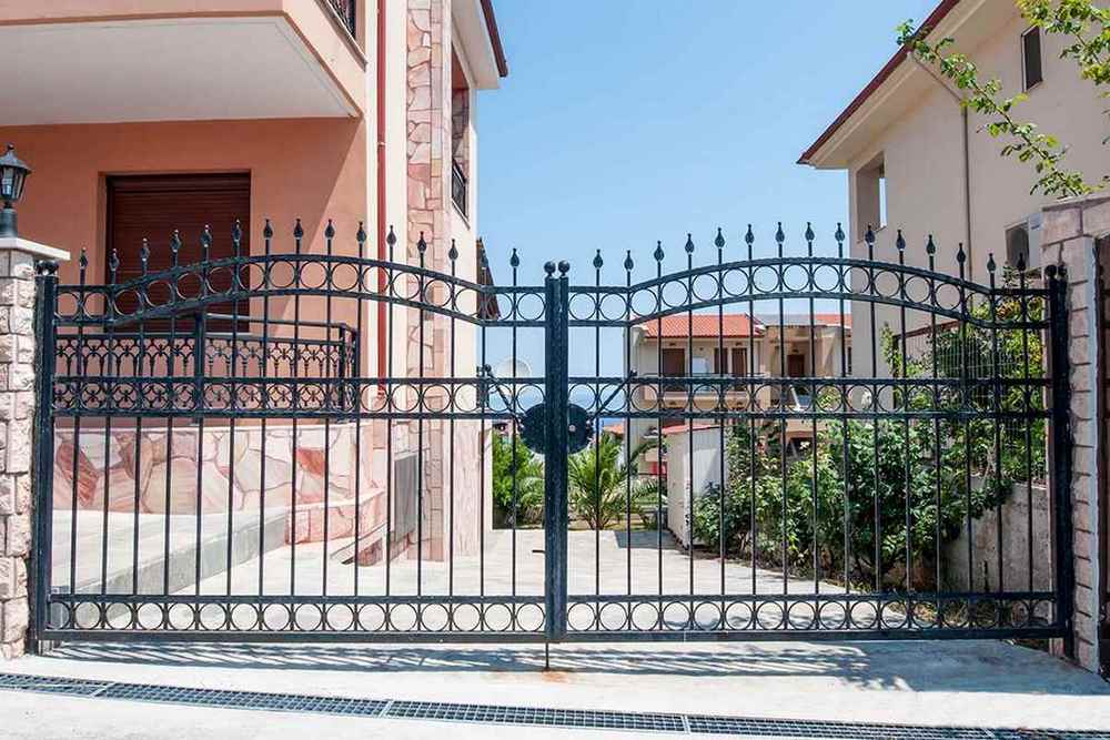 Why Aluminum Fences Outperform Wood and Iron for Long-Term Durability